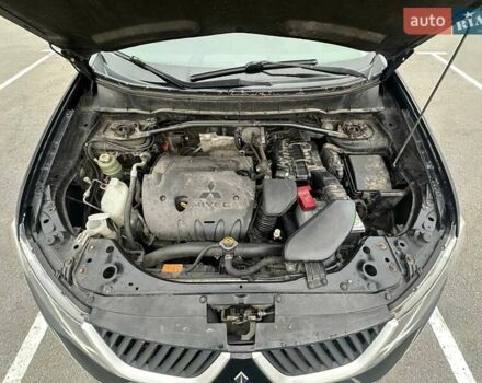 Черный Мицубиси Аутлендер ХЛ, объемом двигателя 2.36 л и пробегом 250 тыс. км за 10000 $, фото 31 на Automoto.ua