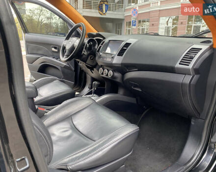 Черный Мицубиси Аутлендер ХЛ, объемом двигателя 3 л и пробегом 154 тыс. км за 8900 $, фото 32 на Automoto.ua