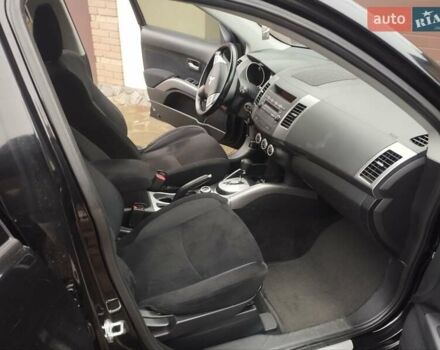 Черный Мицубиси Аутлендер ХЛ, объемом двигателя 2.36 л и пробегом 41 тыс. км за 12000 $, фото 4 на Automoto.ua