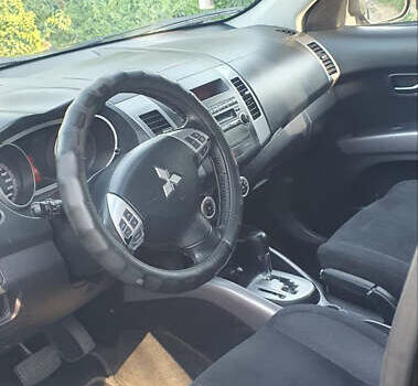 Чорний Міцубісі Аутлендер ХЛ, об'ємом двигуна 2.4 л та пробігом 325 тис. км за 7000 $, фото 7 на Automoto.ua