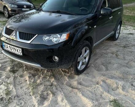 Черный Мицубиси Аутлендер ХЛ, объемом двигателя 2.36 л и пробегом 250 тыс. км за 10000 $, фото 4 на Automoto.ua