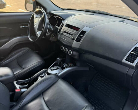 Черный Мицубиси Аутлендер ХЛ, объемом двигателя 2.36 л и пробегом 115 тыс. км за 12000 $, фото 11 на Automoto.ua