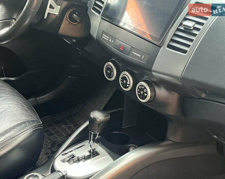 Черный Мицубиси Аутлендер ХЛ, объемом двигателя 3 л и пробегом 285 тыс. км за 9590 $, фото 16 на Automoto.ua