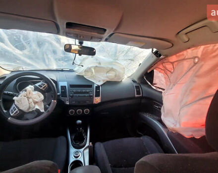 Черный Мицубиси Аутлендер ХЛ, объемом двигателя 2 л и пробегом 200 тыс. км за 2450 $, фото 4 на Automoto.ua