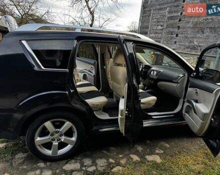 Черный Мицубиси Аутлендер ХЛ, объемом двигателя 2.2 л и пробегом 249 тыс. км за 11500 $, фото 2 на Automoto.ua