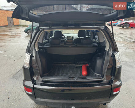 Черный Мицубиси Аутлендер ХЛ, объемом двигателя 2.36 л и пробегом 305 тыс. км за 10000 $, фото 5 на Automoto.ua