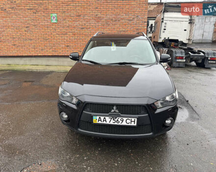 Черный Мицубиси Аутлендер ХЛ, объемом двигателя 2.36 л и пробегом 305 тыс. км за 10000 $, фото 4 на Automoto.ua