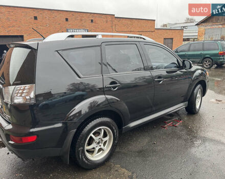 Черный Мицубиси Аутлендер ХЛ, объемом двигателя 2.36 л и пробегом 305 тыс. км за 10000 $, фото 3 на Automoto.ua