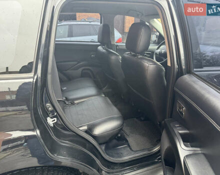 Черный Мицубиси Аутлендер ХЛ, объемом двигателя 2.36 л и пробегом 305 тыс. км за 10000 $, фото 6 на Automoto.ua