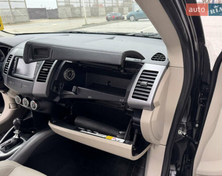 Чорний Міцубісі Аутлендер ХЛ, об'ємом двигуна 2.2 л та пробігом 155 тис. км за 12299 $, фото 66 на Automoto.ua