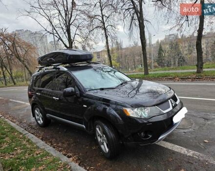 Черный Мицубиси Аутлендер ХЛ, объемом двигателя 2 л и пробегом 186 тыс. км за 10000 $, фото 1 на Automoto.ua