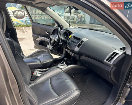 Коричневий Міцубісі Аутлендер ХЛ, об'ємом двигуна 2.4 л та пробігом 349 тис. км за 10300 $, фото 11 на Automoto.ua