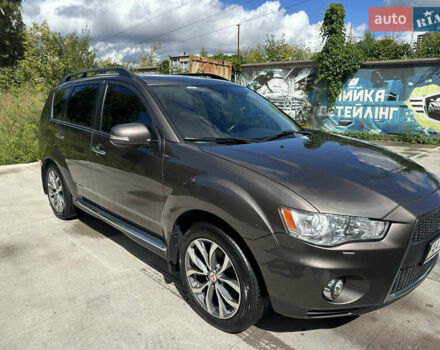 Коричневий Міцубісі Аутлендер ХЛ, об'ємом двигуна 2.4 л та пробігом 349 тис. км за 10300 $, фото 2 на Automoto.ua