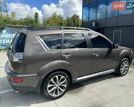 Коричневий Міцубісі Аутлендер ХЛ, об'ємом двигуна 2.4 л та пробігом 349 тис. км за 10300 $, фото 3 на Automoto.ua