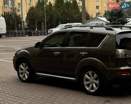 Коричневий Міцубісі Аутлендер ХЛ, об'ємом двигуна 2.36 л та пробігом 160 тис. км за 10900 $, фото 4 на Automoto.ua