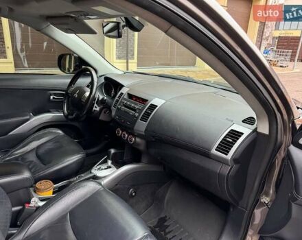 Коричневий Міцубісі Аутлендер ХЛ, об'ємом двигуна 2.36 л та пробігом 160 тис. км за 10900 $, фото 6 на Automoto.ua