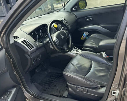 Коричневий Міцубісі Аутлендер ХЛ, об'ємом двигуна 2.4 л та пробігом 349 тис. км за 10300 $, фото 5 на Automoto.ua