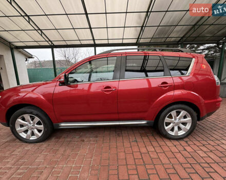 Красный Мицубиси Аутлендер ХЛ, объемом двигателя 2.2 л и пробегом 227 тыс. км за 11999 $, фото 2 на Automoto.ua