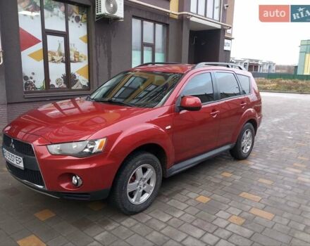 Красный Мицубиси Аутлендер ХЛ, объемом двигателя 2.4 л и пробегом 302 тыс. км за 8900 $, фото 1 на Automoto.ua