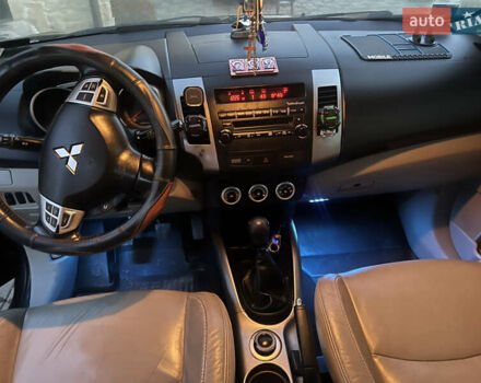 Мицубиси Аутлендер ХЛ, объемом двигателя 2 л и пробегом 288 тыс. км за 9200 $, фото 10 на Automoto.ua