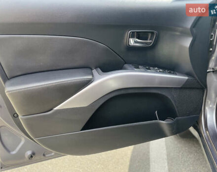 Мицубиси Аутлендер ХЛ, объемом двигателя 2.4 л и пробегом 258 тыс. км за 8800 $, фото 7 на Automoto.ua