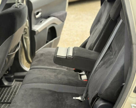 Желтый Мицубиси Аутлендер ХЛ, объемом двигателя 1.97 л и пробегом 204 тыс. км за 8400 $, фото 12 на Automoto.ua