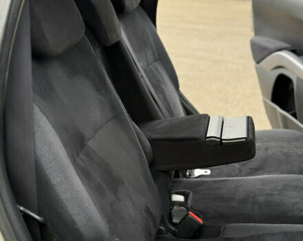 Желтый Мицубиси Аутлендер ХЛ, объемом двигателя 1.97 л и пробегом 204 тыс. км за 8400 $, фото 10 на Automoto.ua