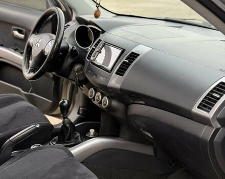 Желтый Мицубиси Аутлендер ХЛ, объемом двигателя 1.97 л и пробегом 204 тыс. км за 8400 $, фото 8 на Automoto.ua