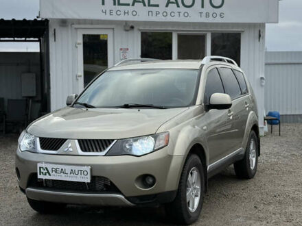 Желтый Мицубиси Аутлендер ХЛ, объемом двигателя 1.97 л и пробегом 204 тыс. км за 8400 $, фото 1 на Automoto.ua