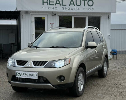 Желтый Мицубиси Аутлендер ХЛ, объемом двигателя 1.97 л и пробегом 204 тыс. км за 8400 $, фото 1 на Automoto.ua
