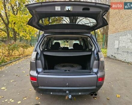 Серый Мицубиси Аутлендер ХЛ, объемом двигателя 2 л и пробегом 450 тыс. км за 4600 $, фото 15 на Automoto.ua