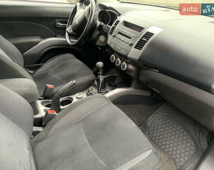 Сірий Міцубісі Аутлендер ХЛ, об'ємом двигуна 2 л та пробігом 310 тис. км за 6999 $, фото 11 на Automoto.ua
