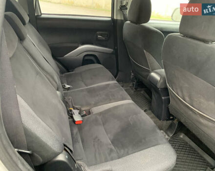 Сірий Міцубісі Аутлендер ХЛ, об'ємом двигуна 2 л та пробігом 310 тис. км за 6999 $, фото 13 на Automoto.ua