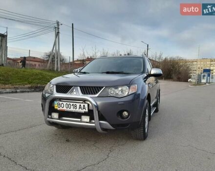 Серый Мицубиси Аутлендер ХЛ, объемом двигателя 3 л и пробегом 183 тыс. км за 10300 $, фото 2 на Automoto.ua