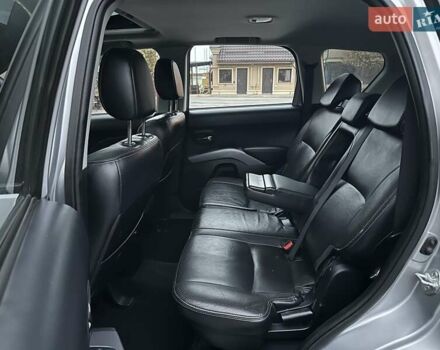 Серый Мицубиси Аутлендер ХЛ, объемом двигателя 3 л и пробегом 129 тыс. км за 10450 $, фото 39 на Automoto.ua