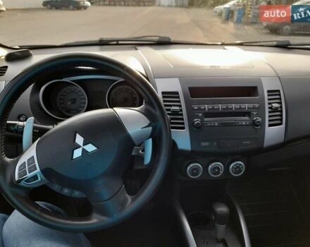 Серый Мицубиси Аутлендер ХЛ, объемом двигателя 3 л и пробегом 183 тыс. км за 10300 $, фото 15 на Automoto.ua