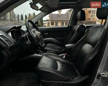 Серый Мицубиси Аутлендер ХЛ, объемом двигателя 3 л и пробегом 129 тыс. км за 10450 $, фото 40 на Automoto.ua