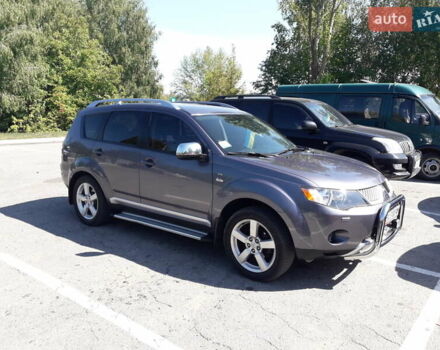 Серый Мицубиси Аутлендер ХЛ, объемом двигателя 3 л и пробегом 183 тыс. км за 10300 $, фото 7 на Automoto.ua