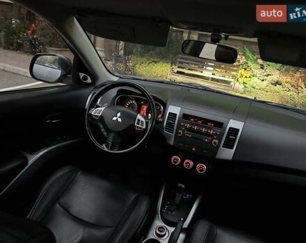 Серый Мицубиси Аутлендер ХЛ, объемом двигателя 3 л и пробегом 129 тыс. км за 10450 $, фото 35 на Automoto.ua