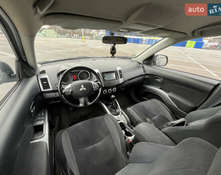Серый Мицубиси Аутлендер ХЛ, объемом двигателя 2 л и пробегом 235 тыс. км за 4800 $, фото 16 на Automoto.ua