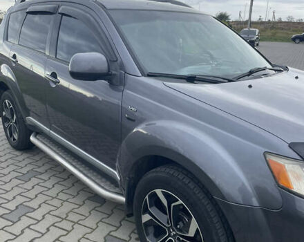 Серый Мицубиси Аутлендер ХЛ, объемом двигателя 3 л и пробегом 253 тыс. км за 8500 $, фото 3 на Automoto.ua