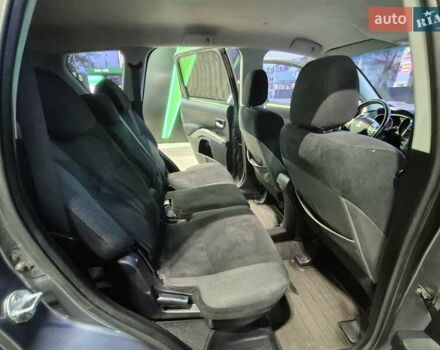 Серый Мицубиси Аутлендер ХЛ, объемом двигателя 2.2 л и пробегом 268 тыс. км за 8999 $, фото 64 на Automoto.ua