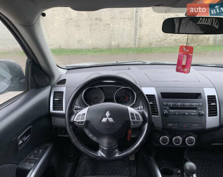 Сірий Міцубісі Аутлендер ХЛ, об'ємом двигуна 2 л та пробігом 310 тис. км за 6999 $, фото 22 на Automoto.ua