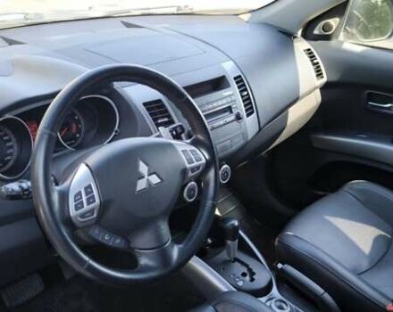 Сірий Міцубісі Аутлендер ХЛ, об'ємом двигуна 2.99 л та пробігом 192 тис. км за 9800 $, фото 27 на Automoto.ua