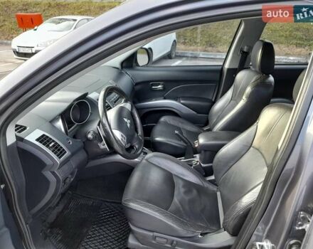 Серый Мицубиси Аутлендер ХЛ, объемом двигателя 3 л и пробегом 183 тыс. км за 10300 $, фото 14 на Automoto.ua