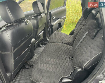 Серый Мицубиси Аутлендер ХЛ, объемом двигателя 3 л и пробегом 253 тыс. км за 8500 $, фото 9 на Automoto.ua