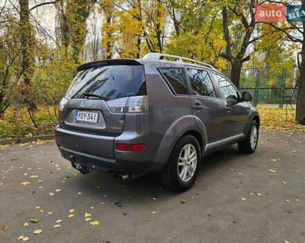 Серый Мицубиси Аутлендер ХЛ, объемом двигателя 2 л и пробегом 450 тыс. км за 4600 $, фото 8 на Automoto.ua