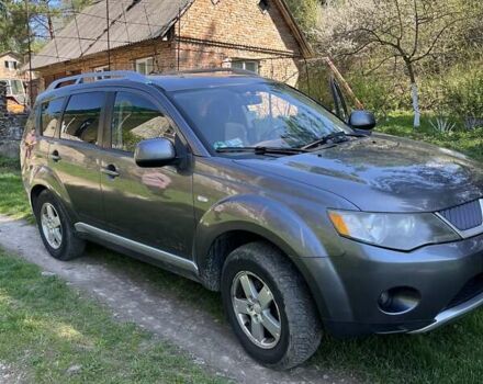 Серый Мицубиси Аутлендер ХЛ, объемом двигателя 2 л и пробегом 247 тыс. км за 5000 $, фото 4 на Automoto.ua