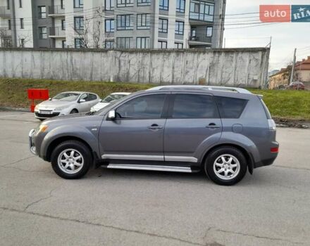 Серый Мицубиси Аутлендер ХЛ, объемом двигателя 3 л и пробегом 183 тыс. км за 10300 $, фото 6 на Automoto.ua