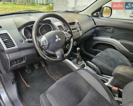 Серый Мицубиси Аутлендер ХЛ, объемом двигателя 2 л и пробегом 450 тыс. км за 4600 $, фото 10 на Automoto.ua